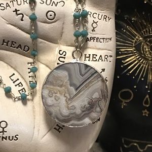 Agate beaded necklace